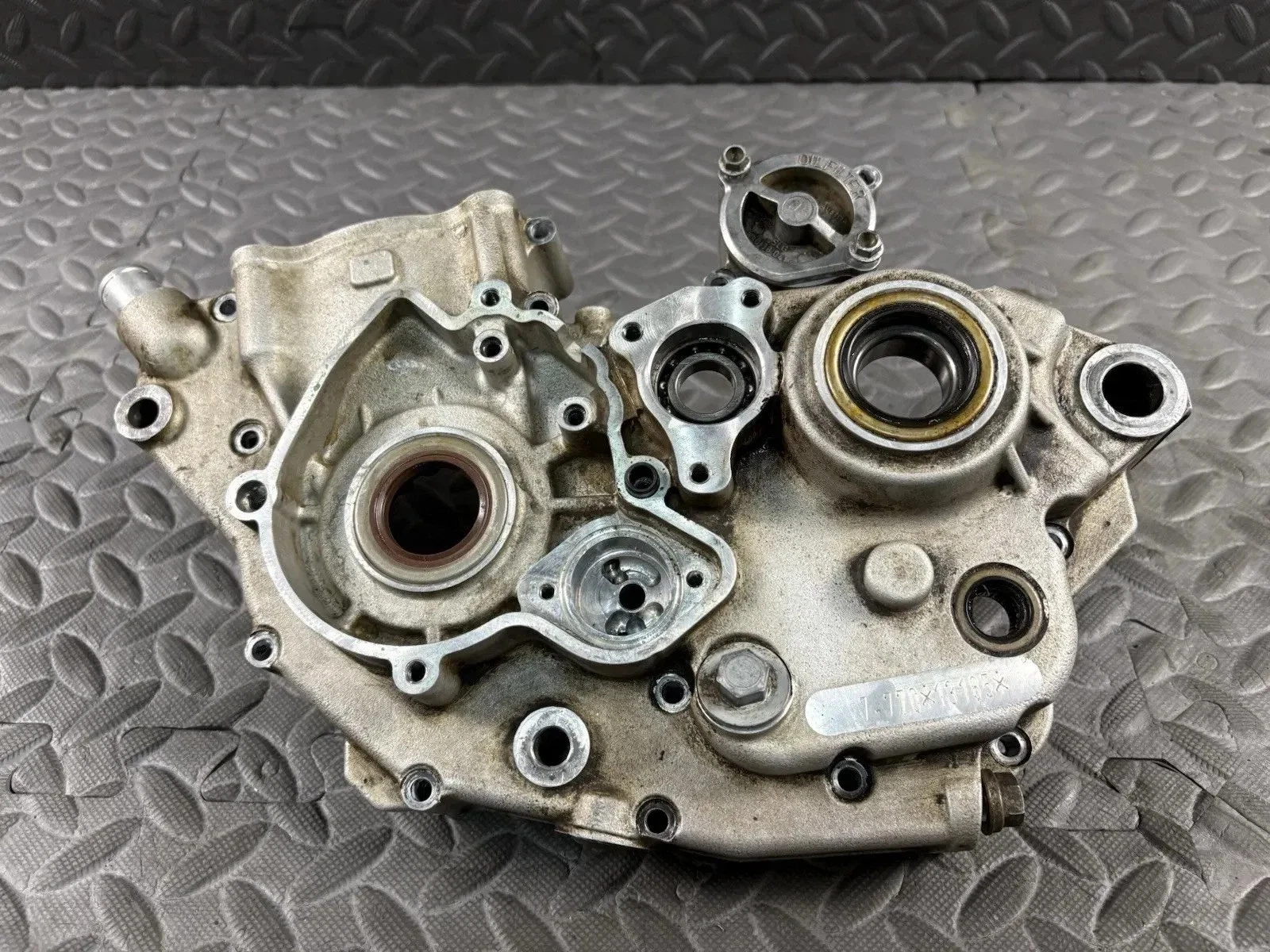2007 07-10 KTM 250 SXF OEM Left Side Engine Crankcase Case Half 77030000144