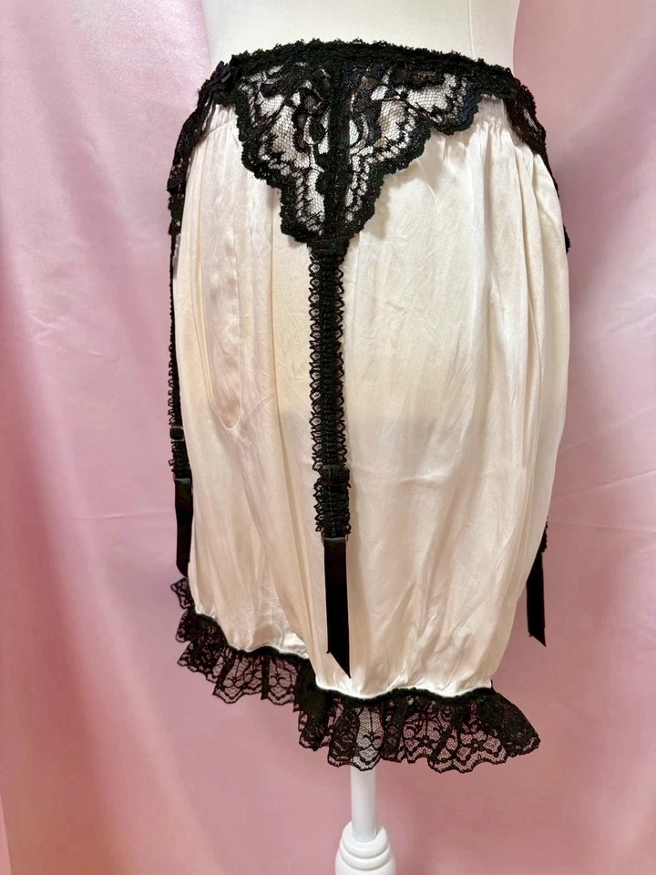 Cinturón liguero vintage años 90 Midnight encaje florers satinado EE. UU. pinup Fairycore Foto 2 de 4