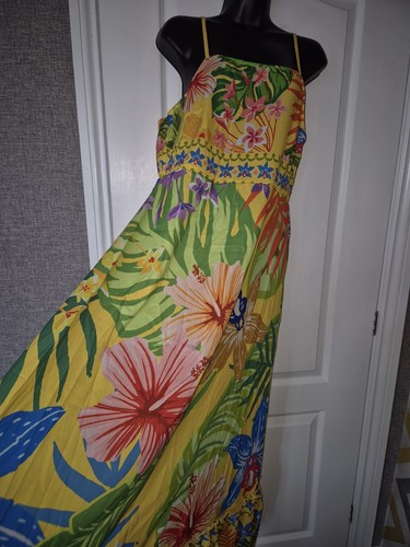 Stunning Vibrant Tropical Floral Stretch Shirred Full Maxi Dress Size 16/18 - Picture 4 of 9