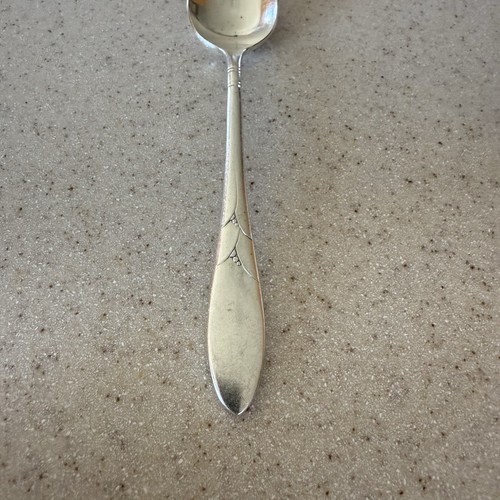 CUCHARADITA ONEIDA COMMUNITY LADY HAMILTON PLATEADA 6" - Imagen 2 de 4