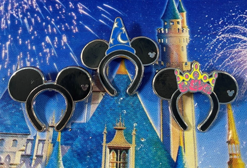 Disney Hong Kong Pin In Hong Kong Disneyland Patches & Pins (1968