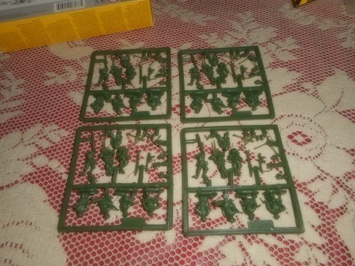 HAT 8177, 1/72 WWI BRITISH HEAVY ARMS SET DI FIGURE IN PLASTICA - Foto 4 di 4