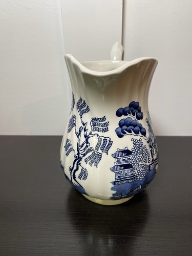 Vintage Royal Wessex China Made In England Creamer Blue and White Blue Willow - Picture 2 of 11