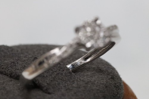 9ct White Gold Diamond Cluster Ring - Size M - UK Hallmark - Picture 5 of 8