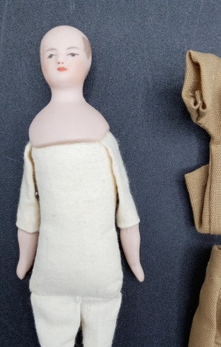 Vintage Biskuitporzellan/Gefüllter Stoffkörper Puppe 2 Sets Handarbeit Kleidung LH3 - Bild 3 von 7