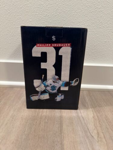 2025 Philipp Grubauer Bobblehead Seattle Kraken 3/4 SGA - Foto 3 di 4