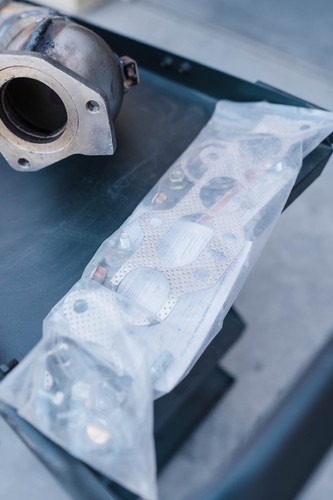 Exhaust Manifold w/ Integrated CARB Approved Catalytic Converter EO #D-665-23 - Picture 6 of 9