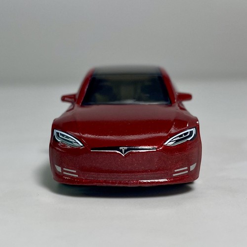 Tesla Model S Red Multipack Exclusive 1:64 Scale Diecast Diorama Model Car - Picture 2 of 12