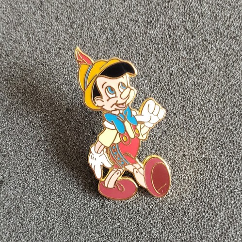 Disney Store DS - Pinocchio Standing Walking Yellow Hat Pin 916
