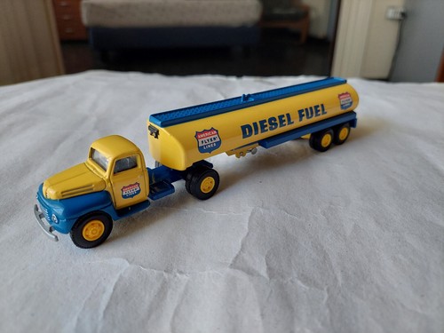 1/64 AHL HARTOY EASTWOOD AUTOMOBILIA FORD F-7 AMERICAN FLYER LINES FUEL TRUCK - Picture 3 of 10