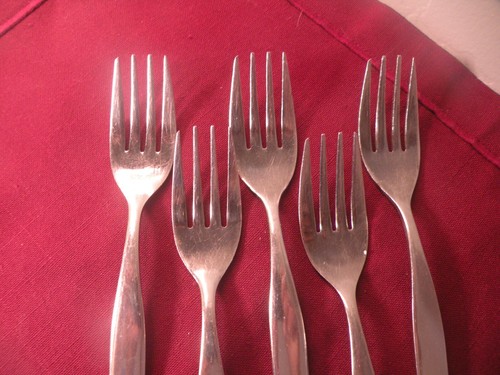 Set Of 5 Dinner Forks Reed & Barton Select Stainless Steel ELKE II 7 3/8" - Picture 2 of 5