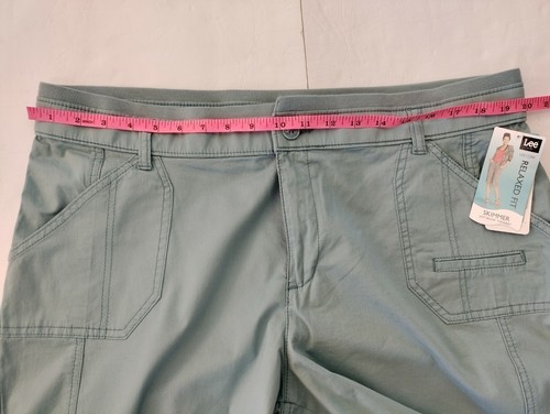 NEW Lee Women's 18M Blue Sage Relaxed Fit Skimmer Capri Pants Stretch Waistband - Picture 3 of 10