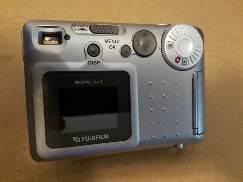 FujiFilm Photo Film FinePix 1300 1.3MP Digital Camera Fujinon Lens 4-AA #0454802 - Picture 8 of 11