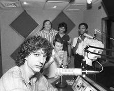 YOUNG HOWARD STERN ROBIN QUIVERS FRED NORRIS GARY BABA BOOEY 8x10 PHOTO #1 YOUNG HOWARD STERN ROBIN QUIVERS FRED NORRIS GARY BABA BOOEY 8x10 PHOTO #1
