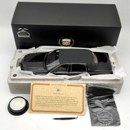 1:18 Dealer Edition Cadillac Fleetwood Brougham 1992-1994 Black Diecast Edition - Picture 4 of 11