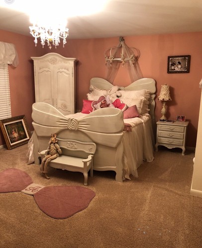 1/2 Tester Crown -Bed Crown .White crackle finish 32”h. X 20”. h - Picture 5 of 5