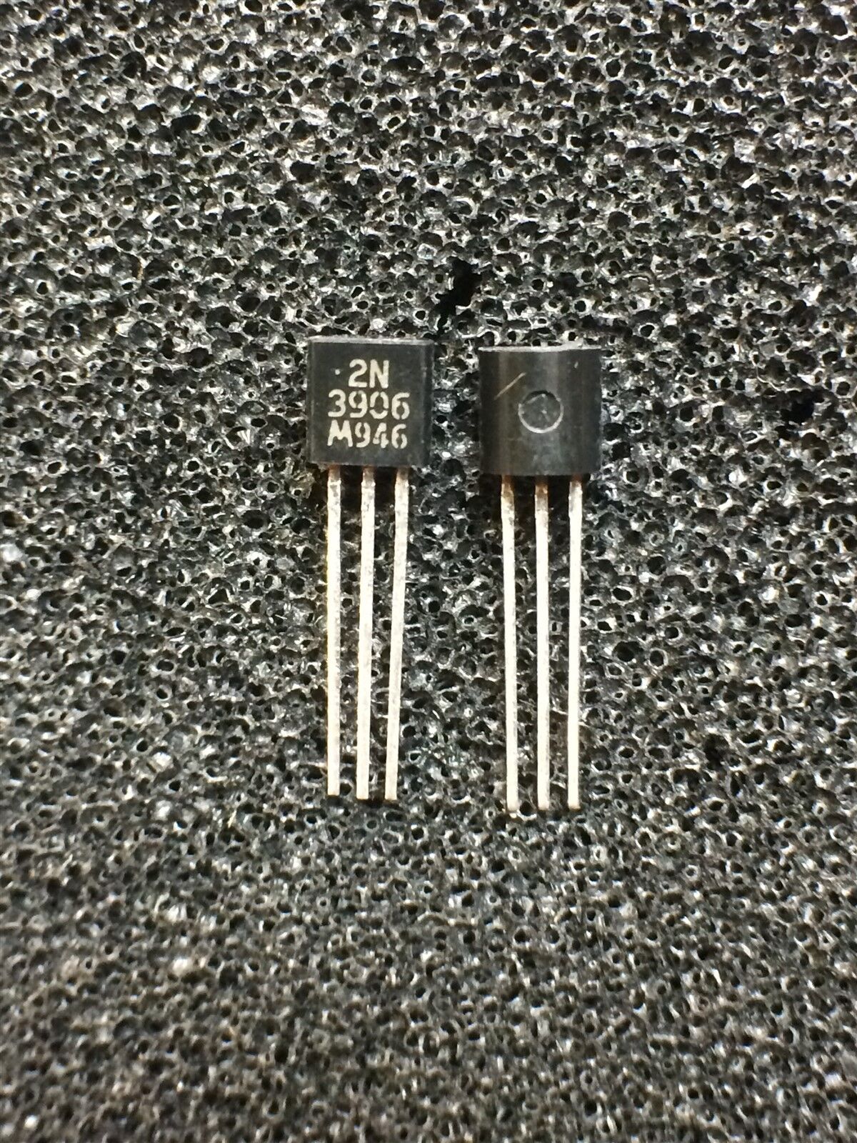 Motorola 2N3906 PNP Transistor - 25 Pcs for sale online | eBay Motorola 2N3906 PNP Transistor - 25 Pcs for sale online | eBay