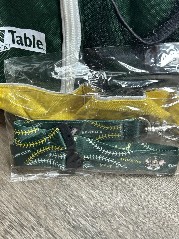 Mochila Oakland A's Kids Club con cordón y botella de agua reutilizable ¡Nueva! Foto 3 de 4