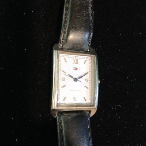 Tommy Hilfiger F80252 elegante Damenuhr, schwarzes Lederband, neue Batterie - Bild 2 von 8