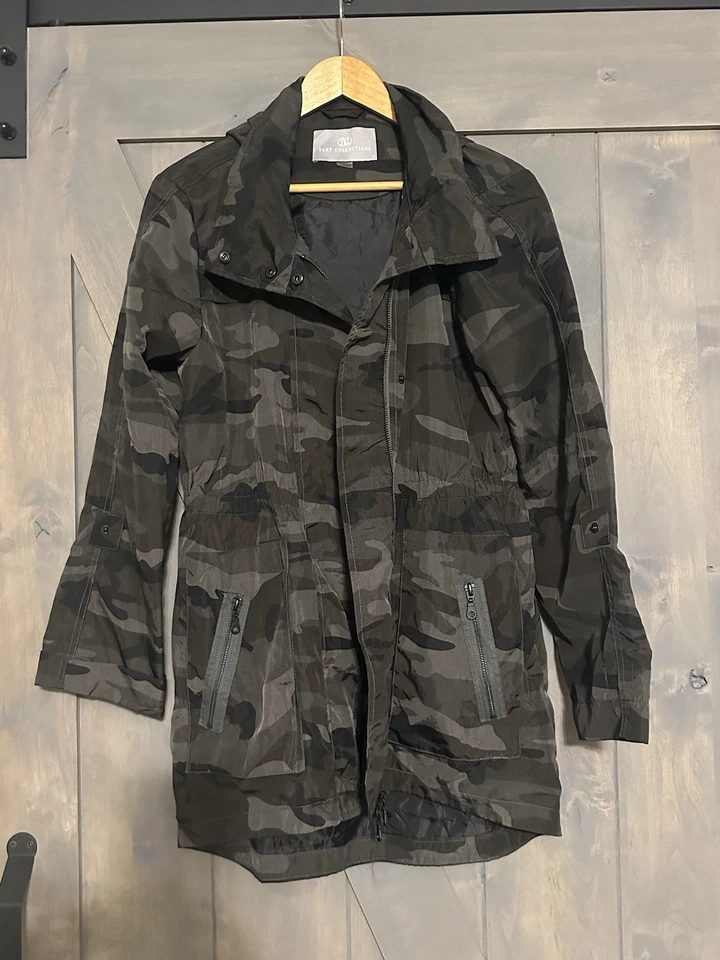 Chaqueta Abrigo Tart Collection Mujer M Camuflada Cordón Capucha Militar Usada en Excelente Condición Foto 2 de 4
