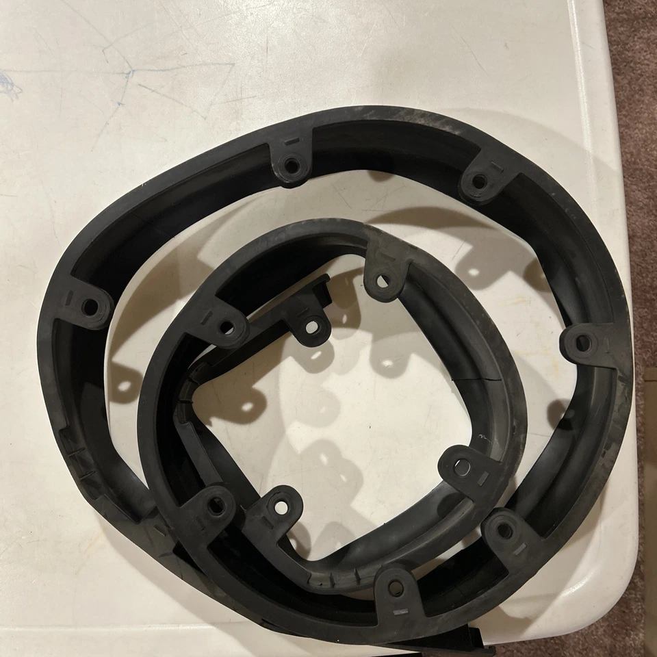 GM OEM 25761497  06-09 Buick Lucerne Front Bumper Skirt Deflector Lower Lip Val. Foto 2 de 4