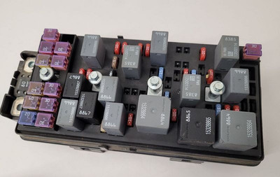 2009-2012 Chevrolet Malibu 2.4L Engine Fuse Box W/o Fog Lamps Assembly OEM