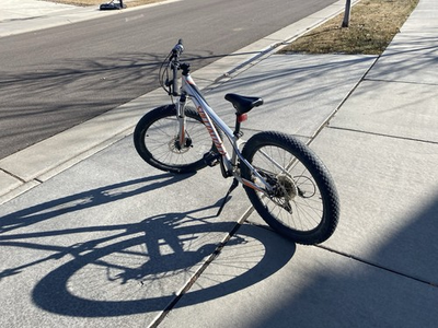 #ad 24’ grey Specialized mountain bike $100.00
