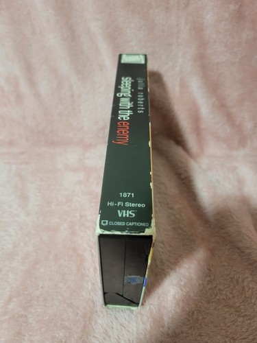 Sleeping with the Enemy VHS Tape - Julia Roberts - Picture 4 of 5