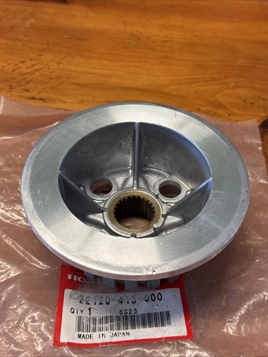honda CLUTCH BOSS HUB 22120-413-000- New - Fast Free Shipping - Picture 6 of 14