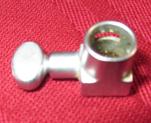 Sewing Machine PRESSER FOOT HOLDER CLAMP THUMB SCREW ATTACHMENT VINTAGE - Picture 2 of 2