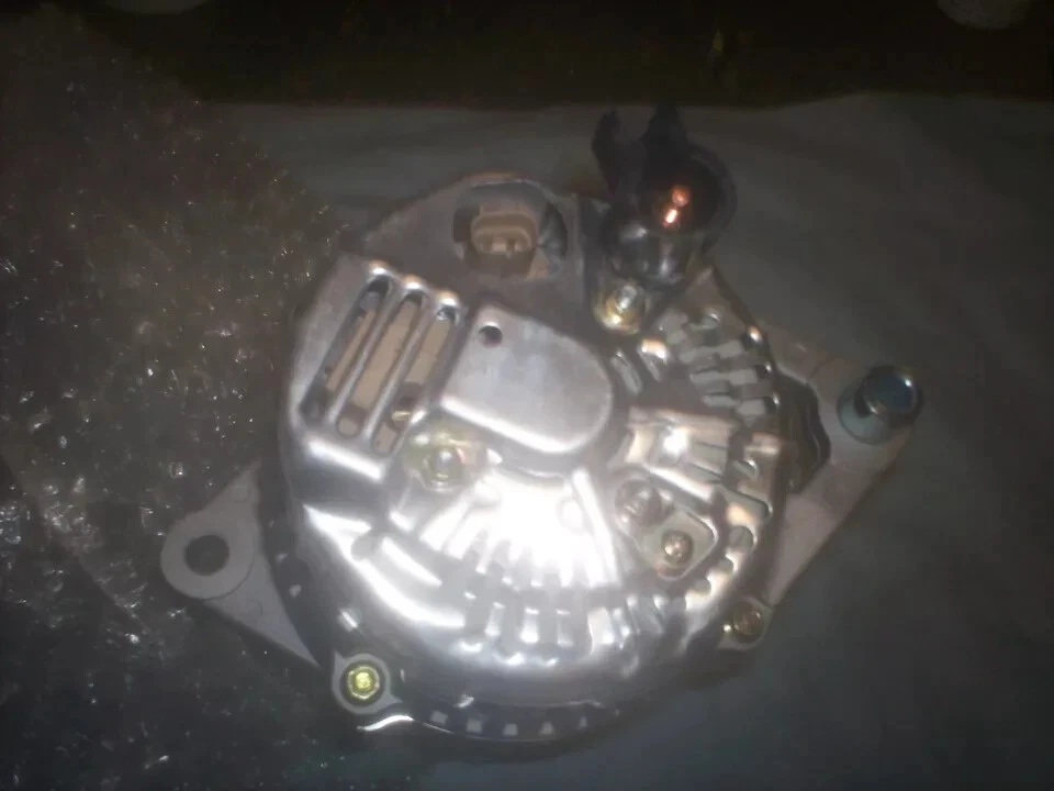 Jeep Cherokee 2001 4,0 L 300 amplificador alto caja grande alternador Chrysler polea pequeña Foto 2 de 3