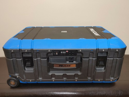 Pelican Elite Luggage Series carry-on case - Glue Residue - No combo Lock - USED - Picture 3 of 10