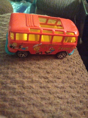 Vtg 1998 Matchbox PEANUTS Die Cast Vehicle 1998 Red VW Van . Cool. - Picture 2 of 8
