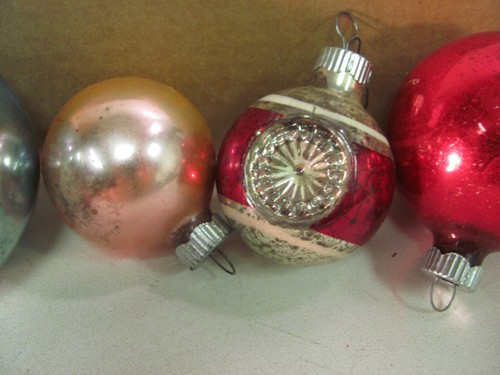 Vintage Lot of 9 Unbranded Glass Metal Ornaments - Globes, Bell - Picture 6 of 9