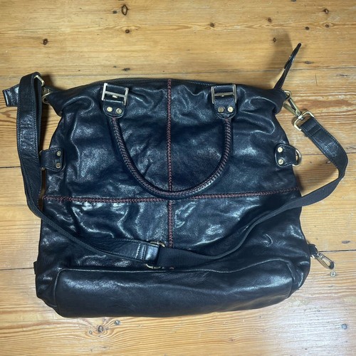 Schwarze Leder Tasche Schultertasche/Crossbody S.U London rot Samtfutter groß