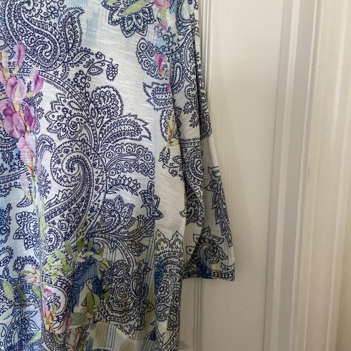 Chicos Blue &White Colorful Floral Top Hangs Lower In Back 3/4 Sleeve Size 2 - Picture 5 of 7