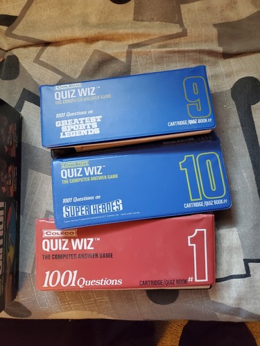 1978 Vintage Coleco QUIZ WIZ Handheld Game & Cartridges Books 1 - 9 - 10 - Picture 2 of 2