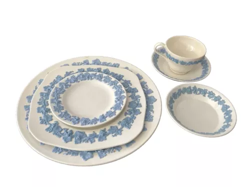 Wedgwood 6 Piece Place Setting Queensware Shell Edge England C4-118