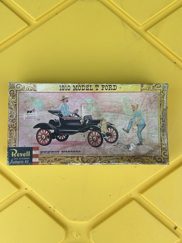 Made In Austria Green Plastic Toy Military Car Set 9 Pieces Revell Pioneers Box - Picture 11 of 11