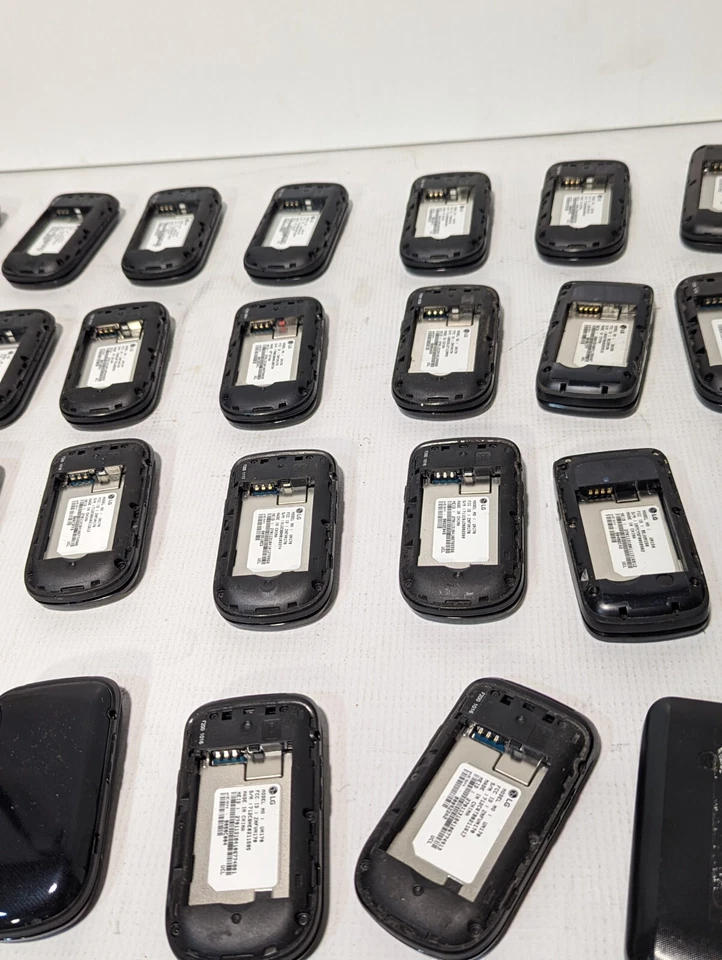 Lote de 40 teléfonos plegables surtidos como en la foto, en su mayoría LG UN170 Foto 4 de 4