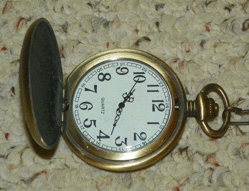 U.S.S. Constitution, Wild Life Scene & 2 Other - (4) Pocket Watches w/ Chains - Picture 9 of 9