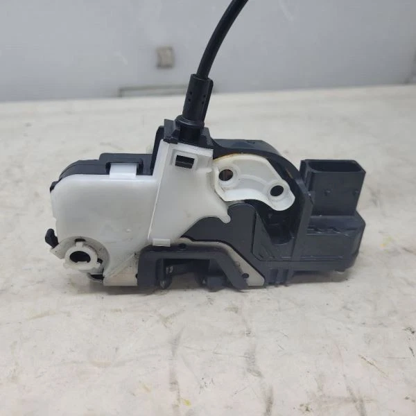 Chevrolet Camaro 2012 actuador de bloqueo de puerta de pasajero derecho 45 k millas Foto 3 de 4