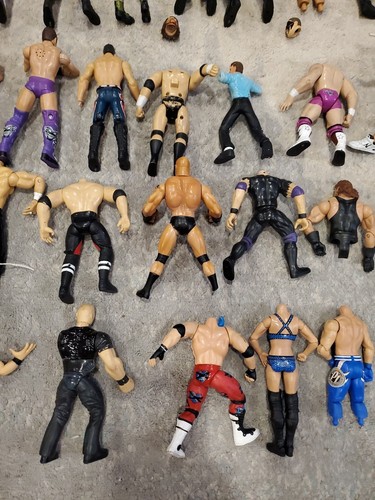 WWF/WWE Wrestling Figure Lot (Damaged Packaging) - Parts/Repair/Deco - Picture 15 of 16