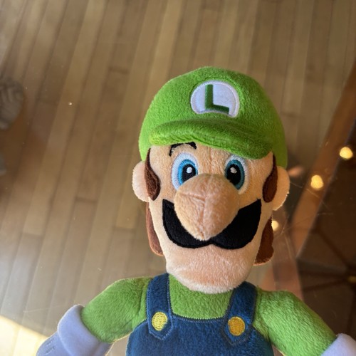 Luigi Super Mario 2021 Nintendo 9” Plushie - Picture 2 of 15