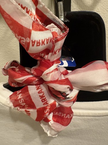 "Collar Bufanda Razorback 12"" Metal Colgante Ajustable Rojo y Blanco" - Imagen 6 de 7