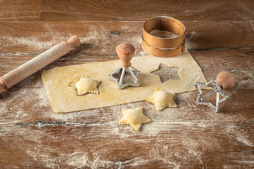 Marcato Classic Ravioli Maker Stamp Kit, Flower + Star, 2.5-Inch - Picture 2 of 3