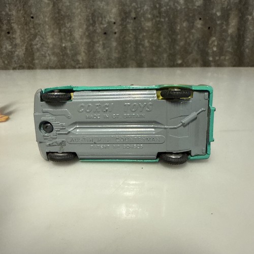 Corgi 485 Surfing B.M.C. Austin Mini Countryman  w/boards & Surfer  Original Vtg - Picture 10 of 10