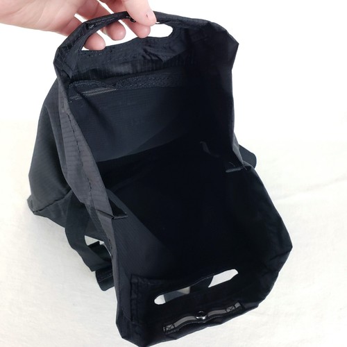 Bolso de Mano Nike Stash 13L Negro Embalable Ligero Comestibles Viaje 17" x 14" - Imagen 7 de 12