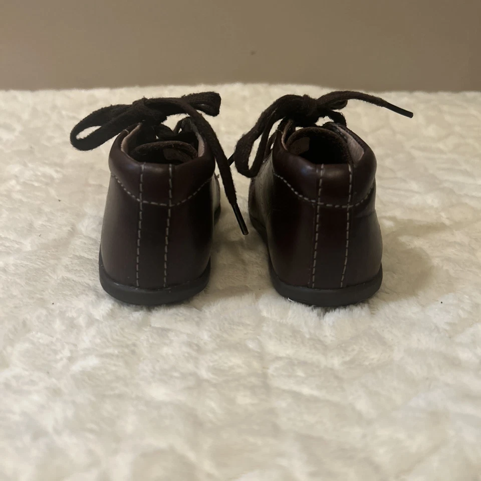 Zapatos de cuero marrón Stride Rite para niños pequeños Elliott en chocolate talla 4M Foto 4 de 4