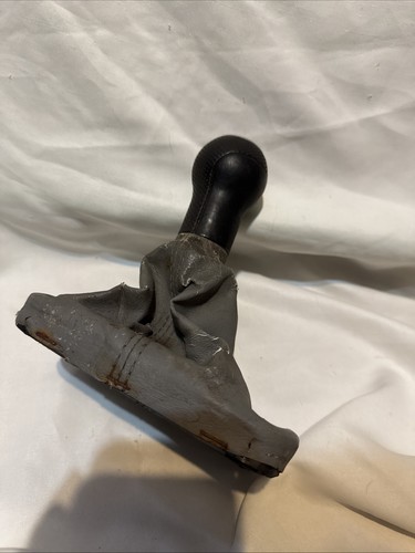 99-04 VW Jetta 5 speed manual transmission leather shift knob and boot OEM - Picture 5 of 6